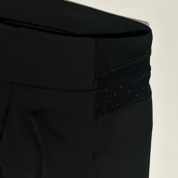 Lululemon Just Breathe Black Crop 21.5” Mesh Dot Mid Rise Athletic Leggings Sz 4 - Picture 10 of 14